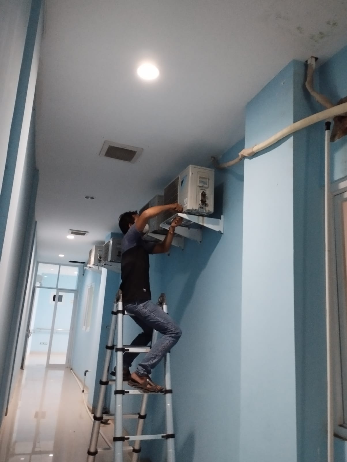 Service AC Pusat